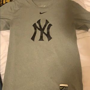 Nike Dri-Fit Yankees Shirt